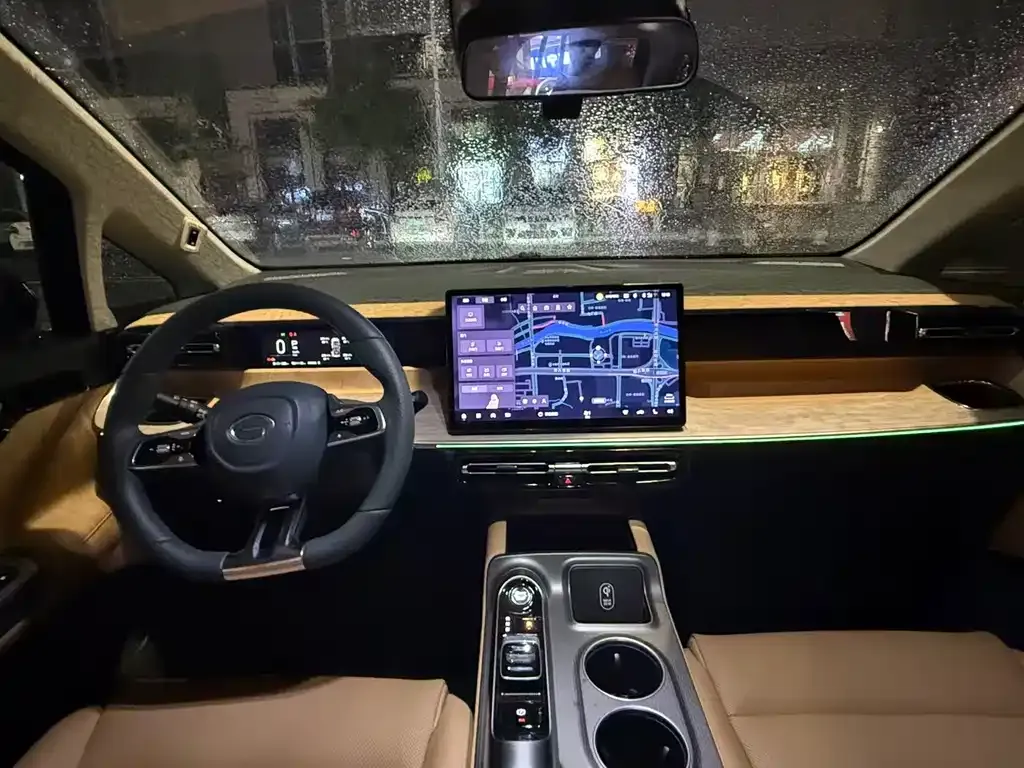 GAC Motor E8 Hybrid — фото 4