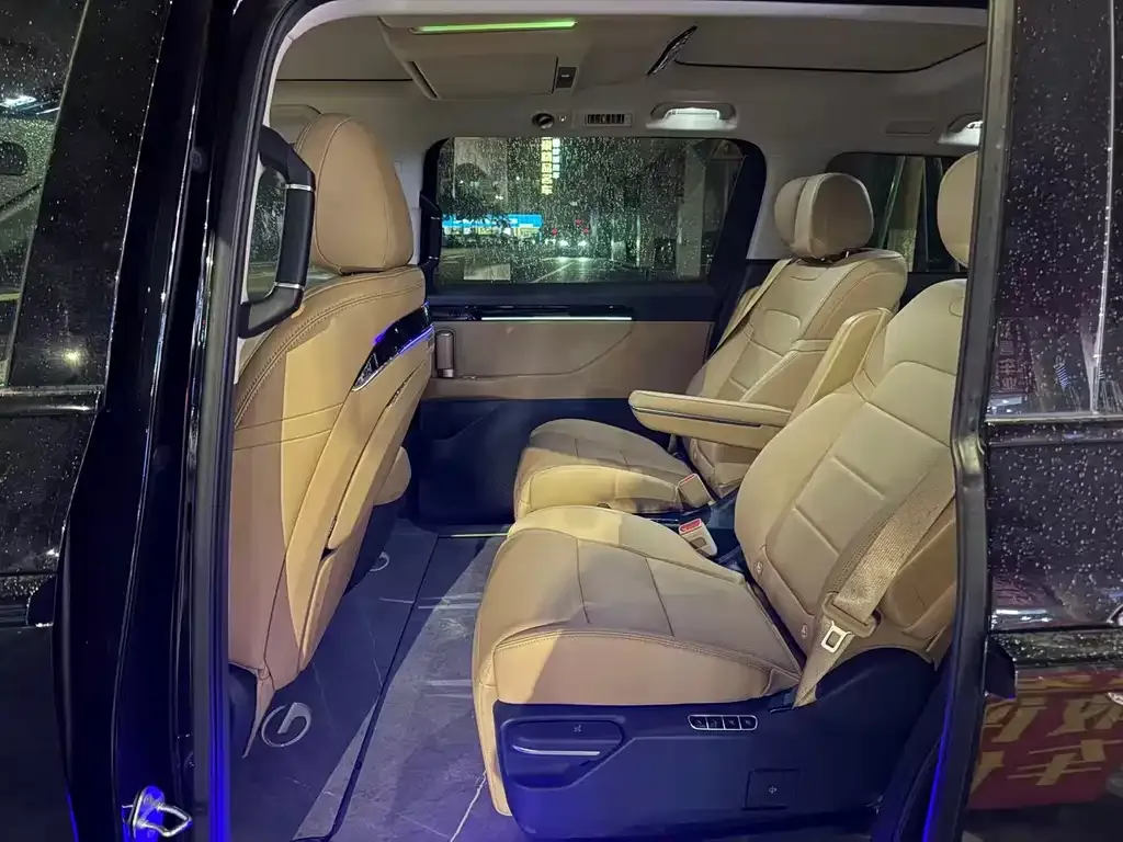 GAC Motor E8 Hybrid — фото 8