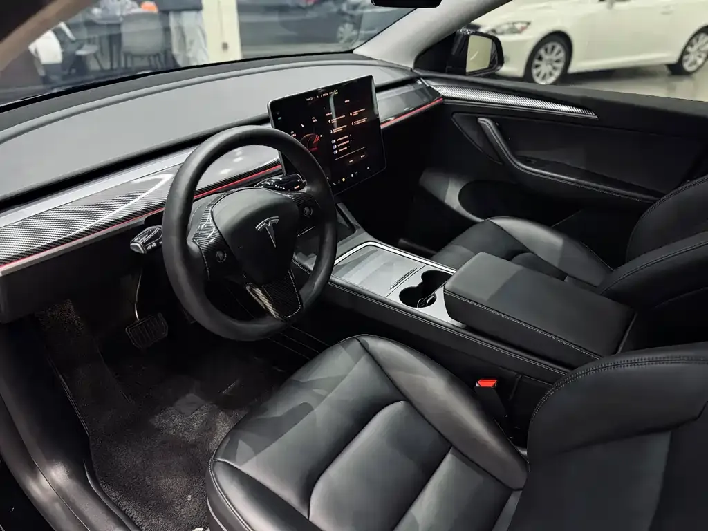 Tesla Model Y — фото 9