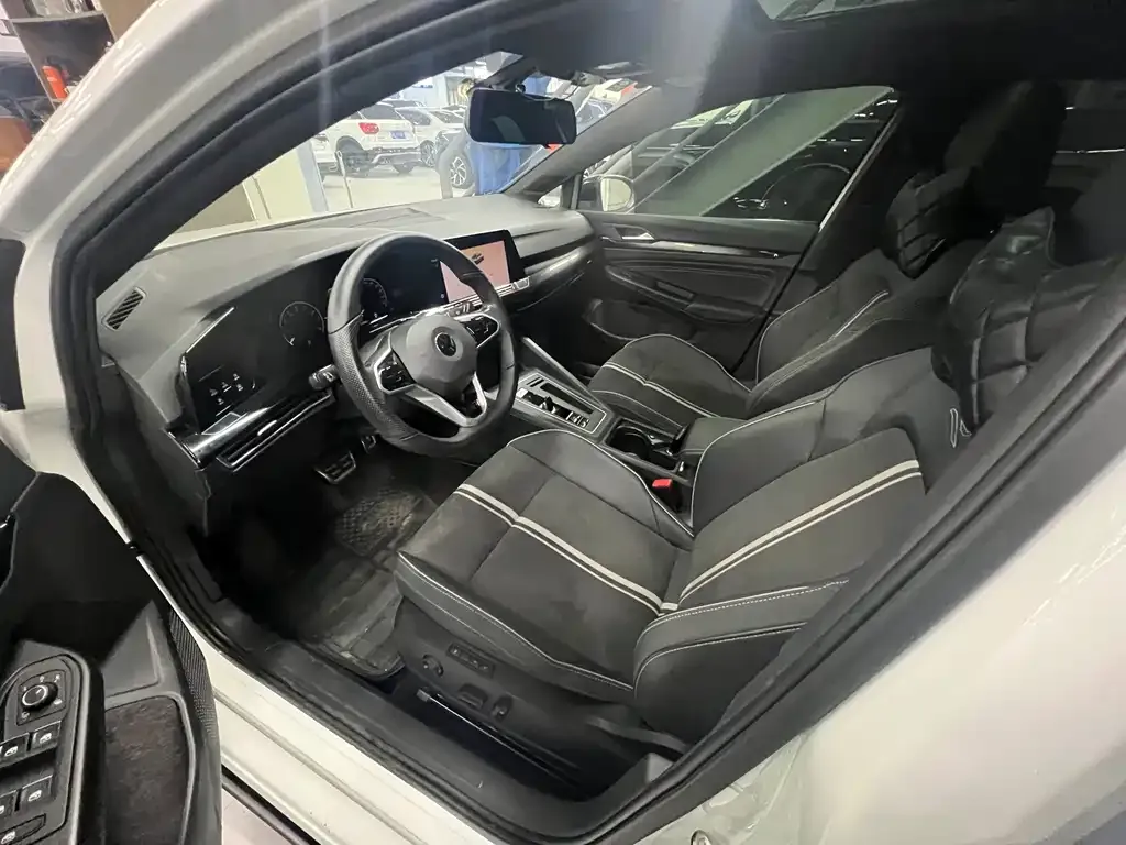 Volkswagen Golf 2023 из CN, фото 8