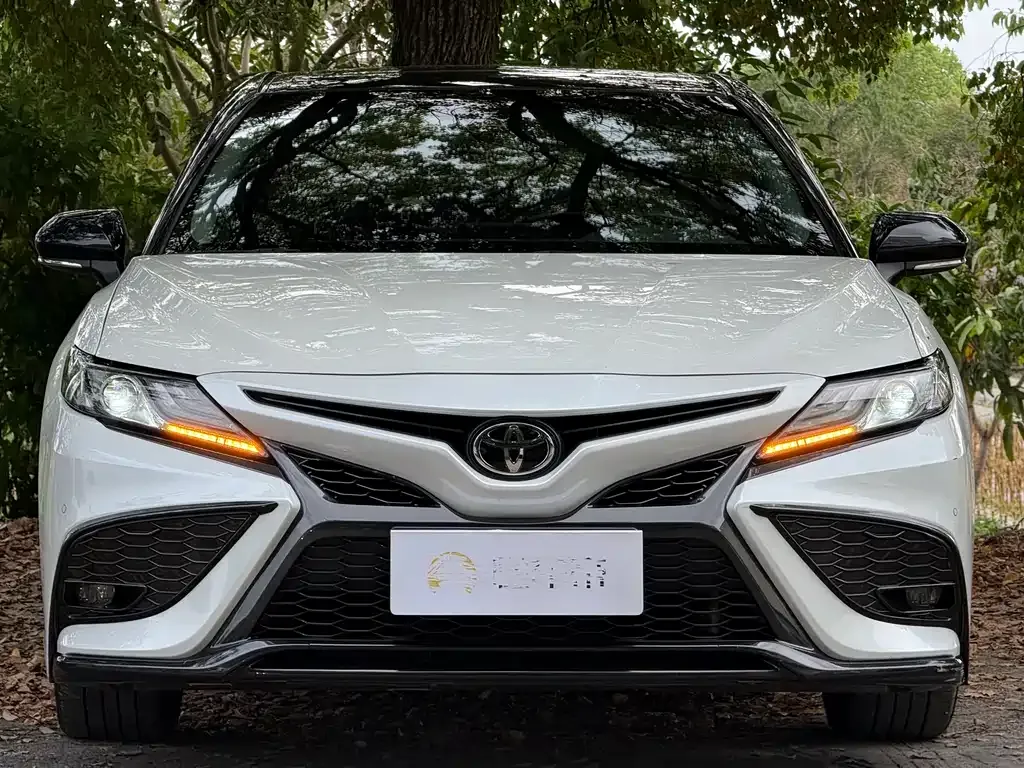 Toyota Camry — фото 5