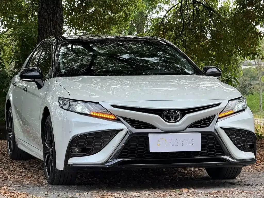 Toyota Camry — фото 10