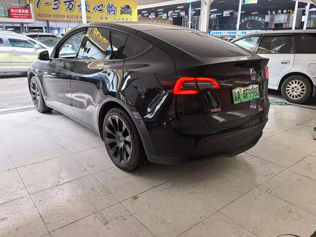 Tesla Model Y — фото 6