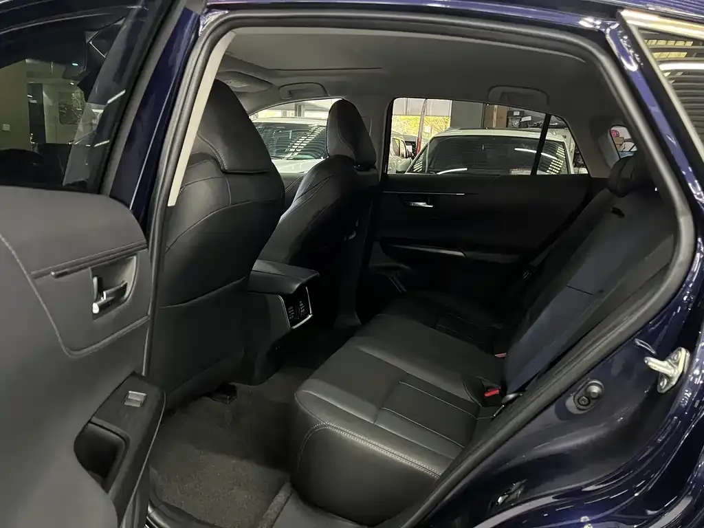 Toyota Harrier 2023 из CN, фото 2