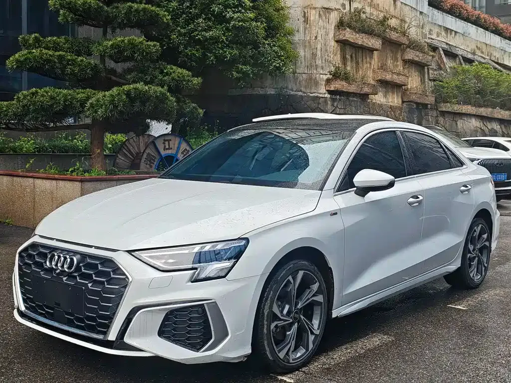 Audi A3 — фото 1