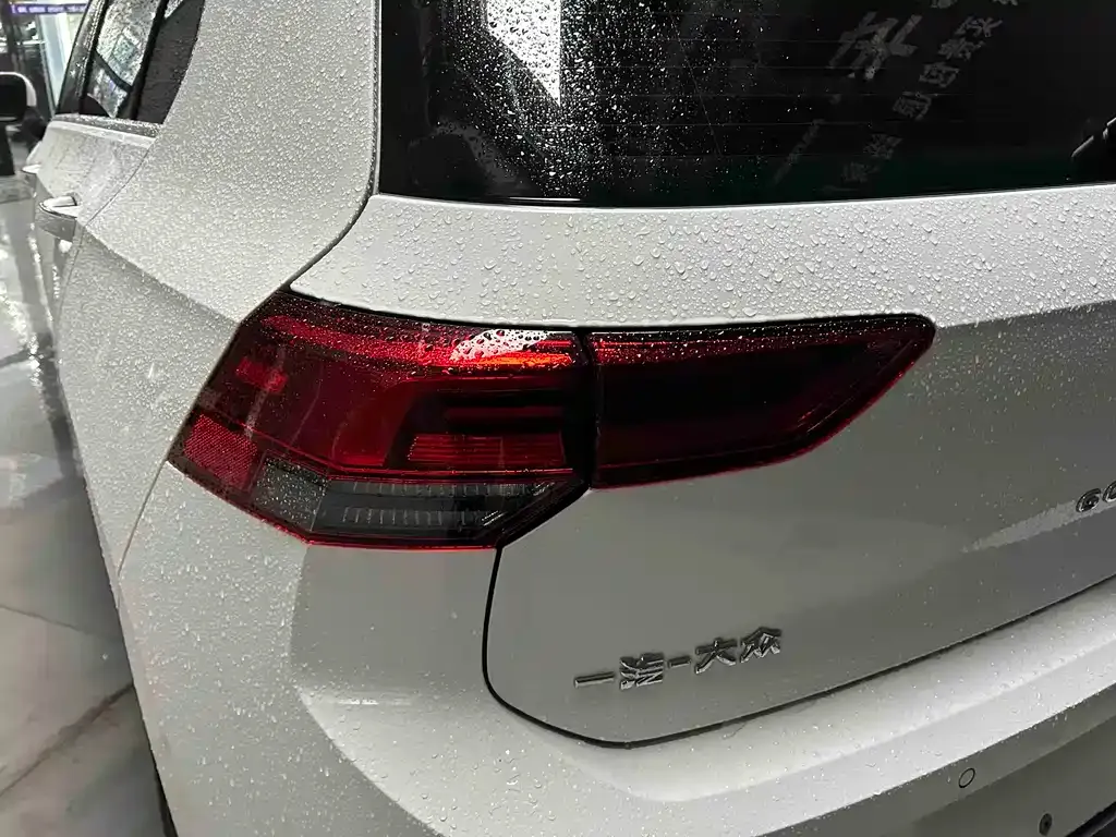 Volkswagen Golf 2024 из CN, фото 7