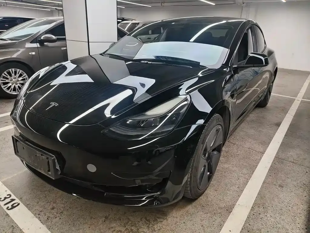 Tesla Model 3 — фото 1