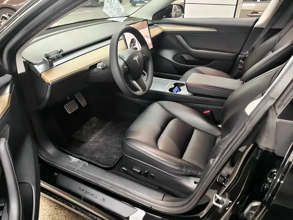 Tesla Model 3 — фото 10