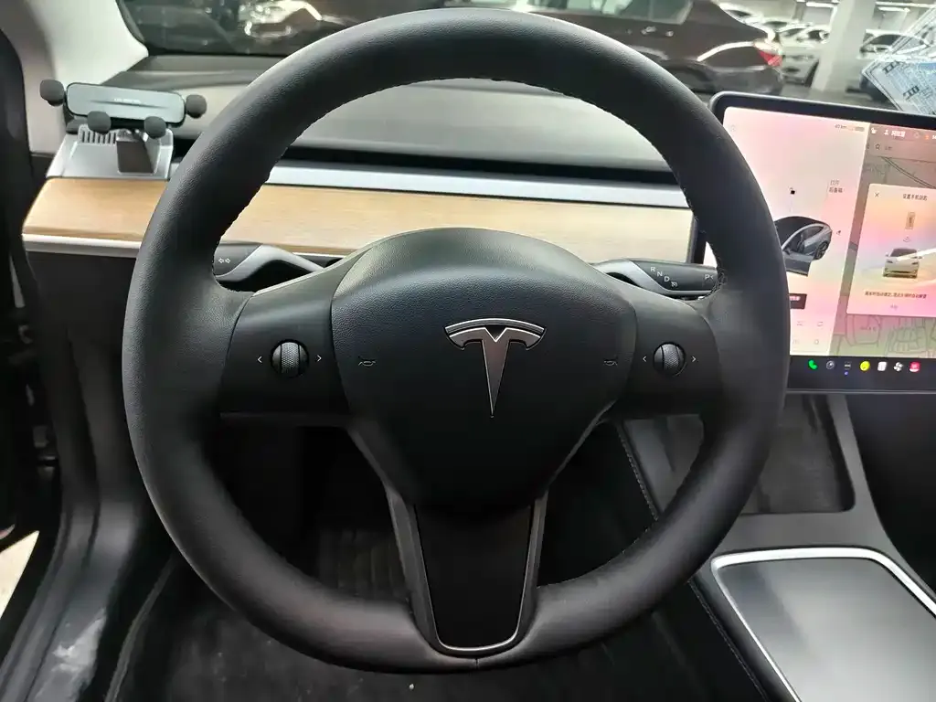 Tesla Model 3 — фото 4