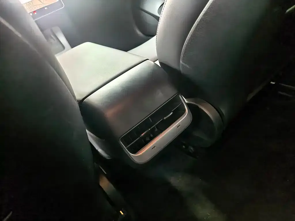 Tesla Model 3 — фото 2