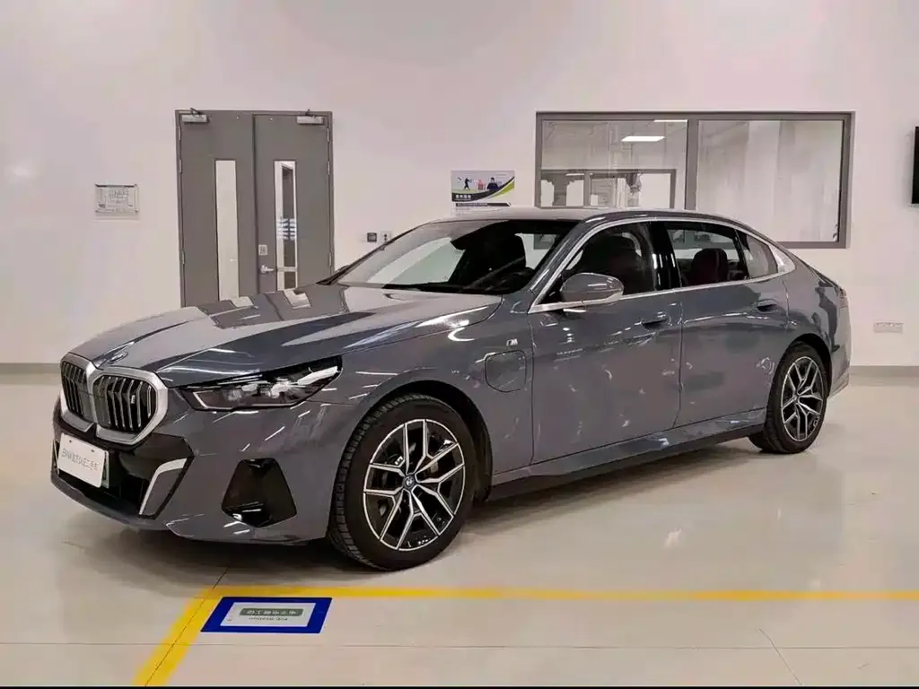 BMW i5 — фото 1