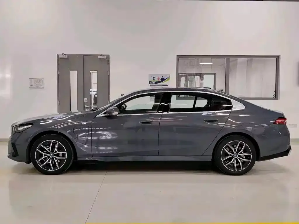 BMW i5 — фото 2
