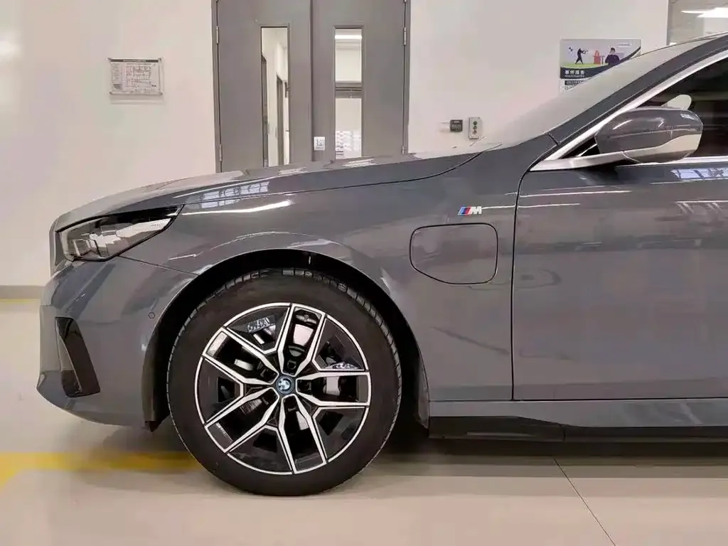 BMW i5 — фото 3