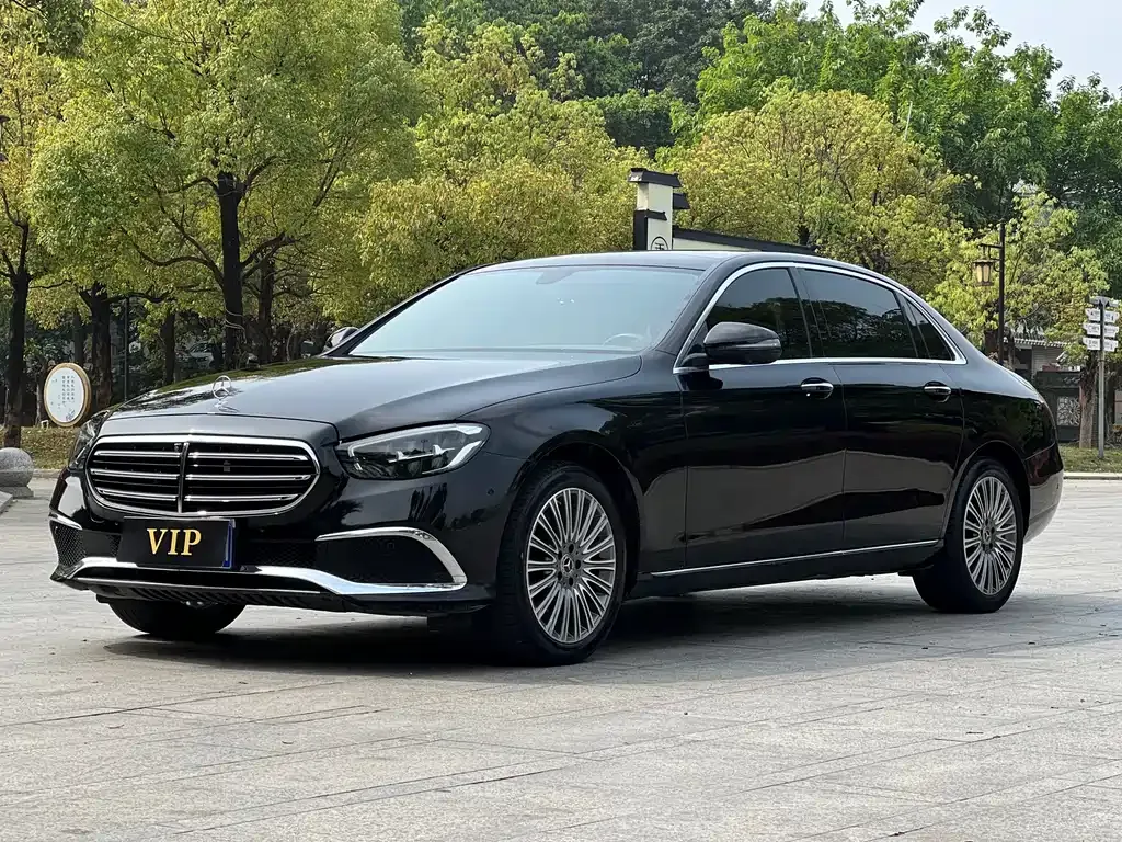Mercedes-Benz E-Class — фото 1
