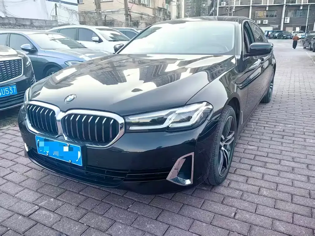 BMW 5 Series — фото 1