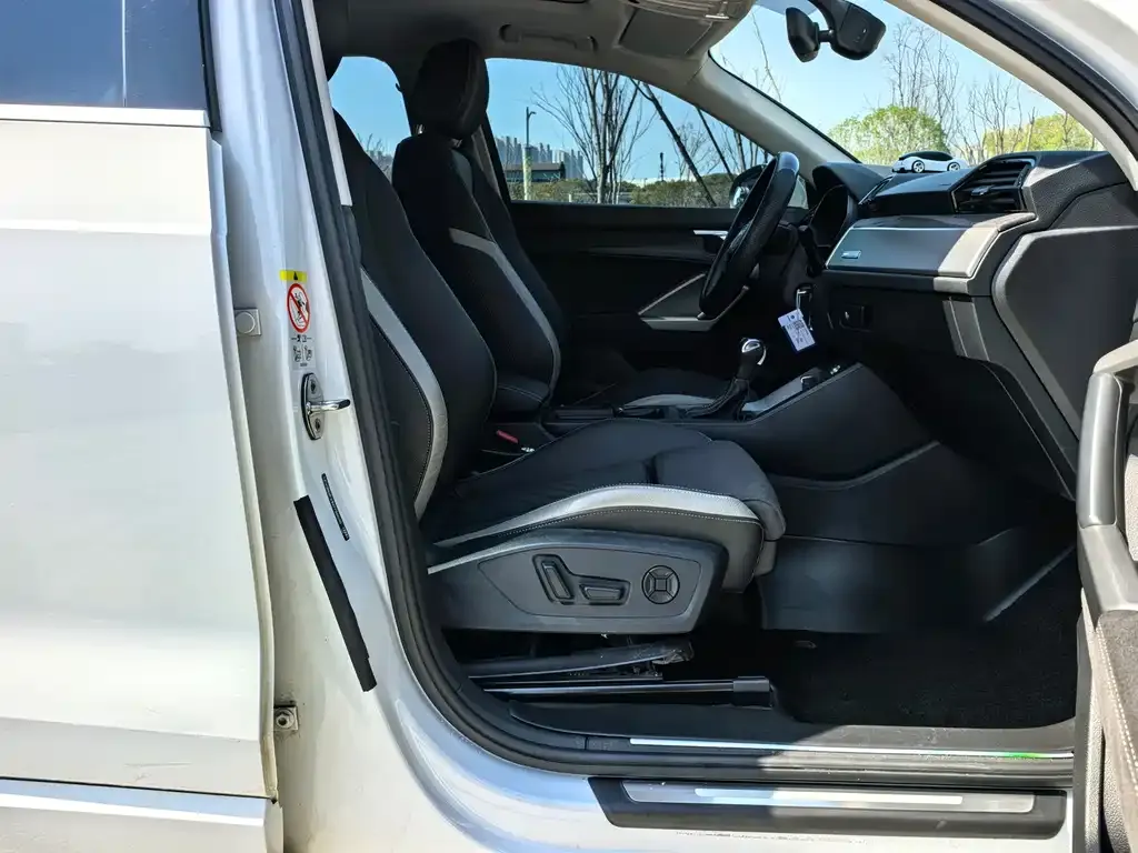 Audi Q3 2023 из CN, фото 3
