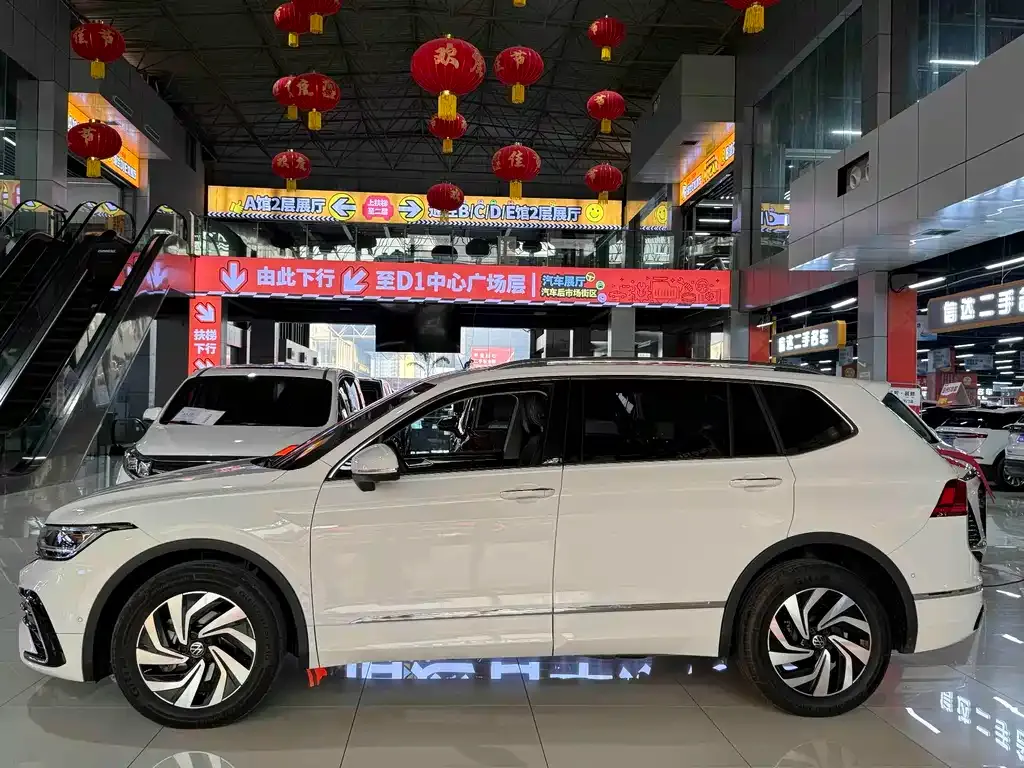 Volkswagen Tiguan L 2024 из CN, фото 8