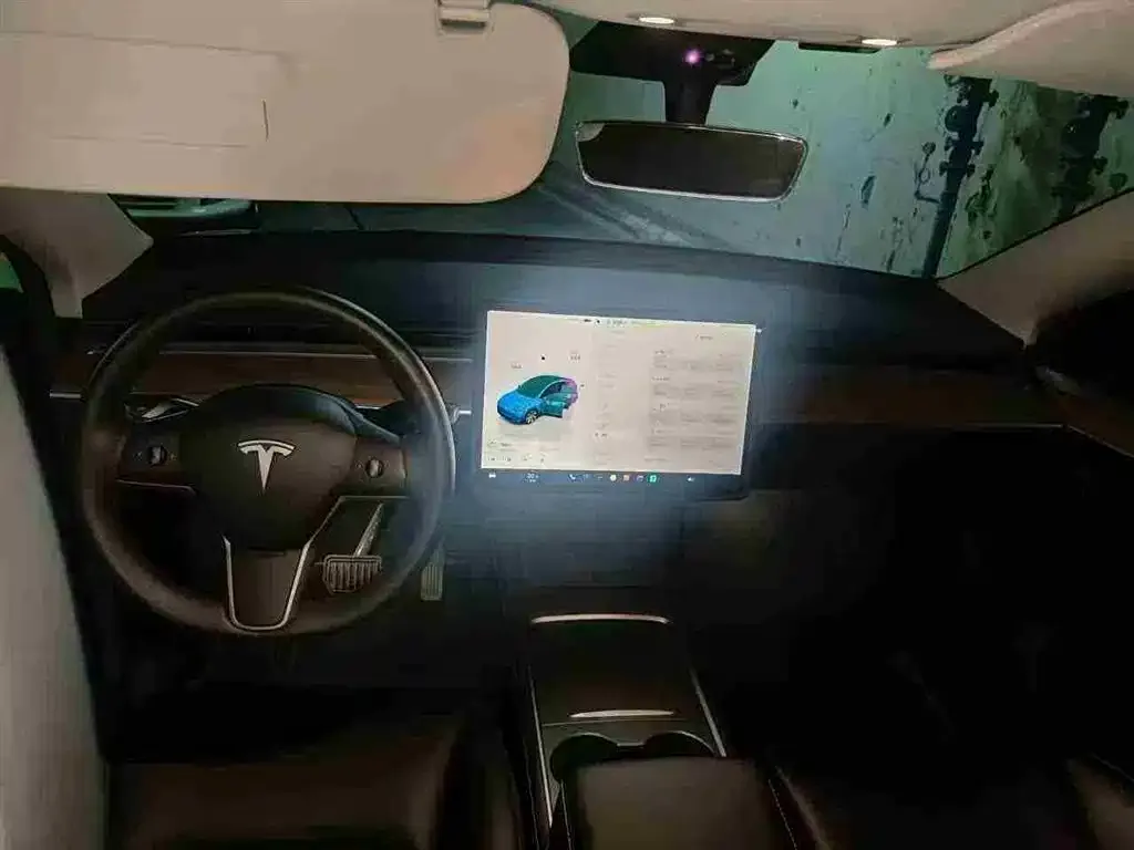 Tesla Model Y — фото 8