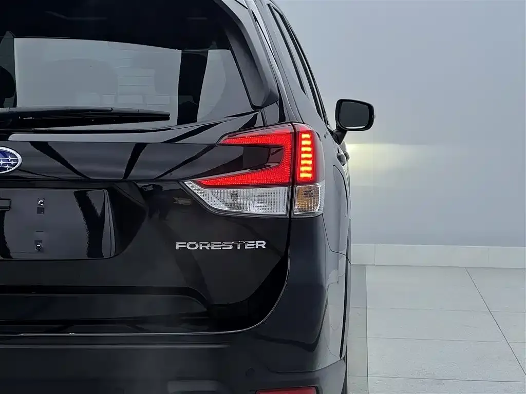 Subaru Forester — фото 4