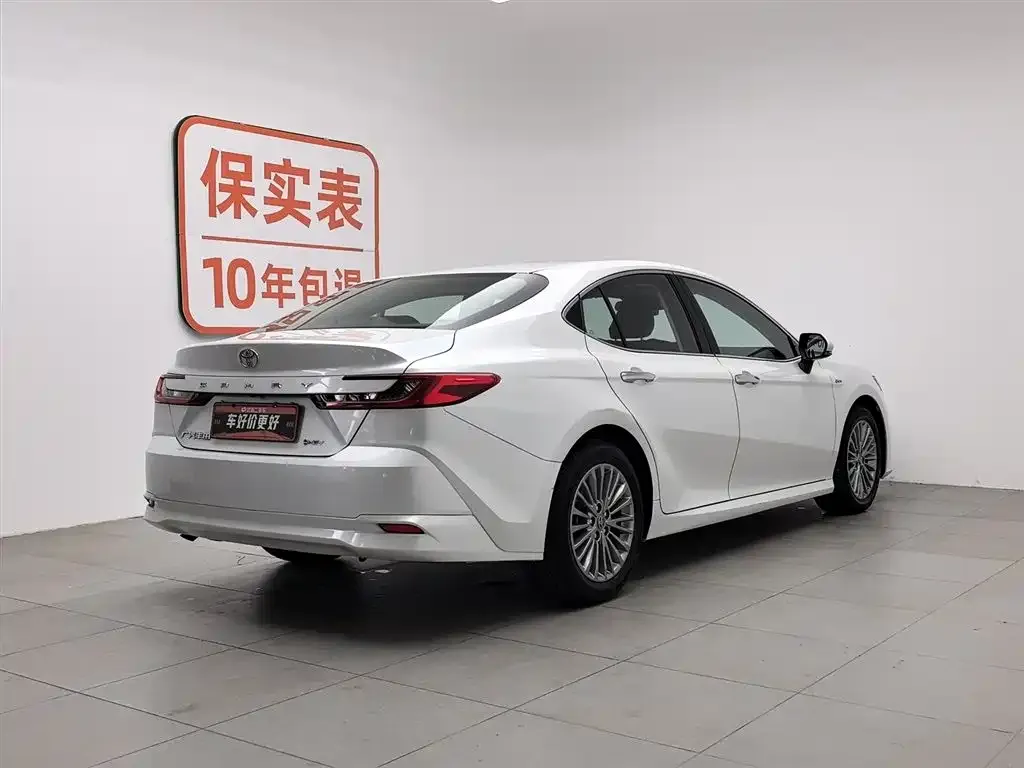 Toyota Camry — фото 5