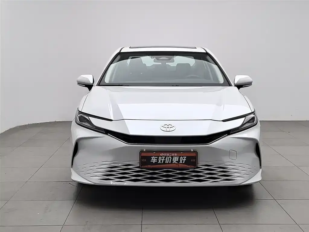 Toyota Camry — фото 2