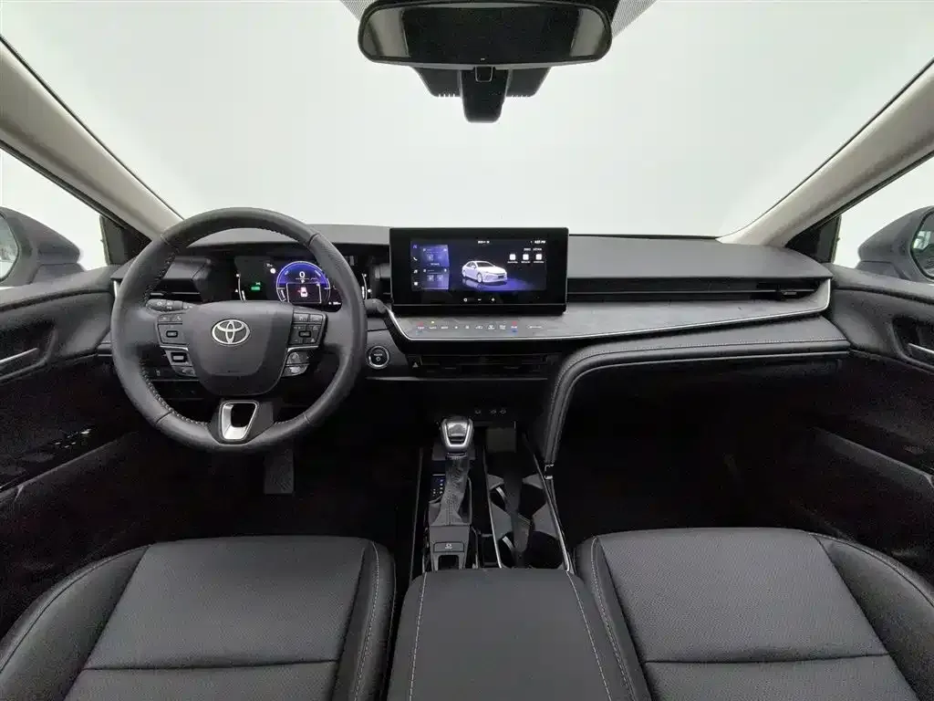 Toyota Camry — фото 10