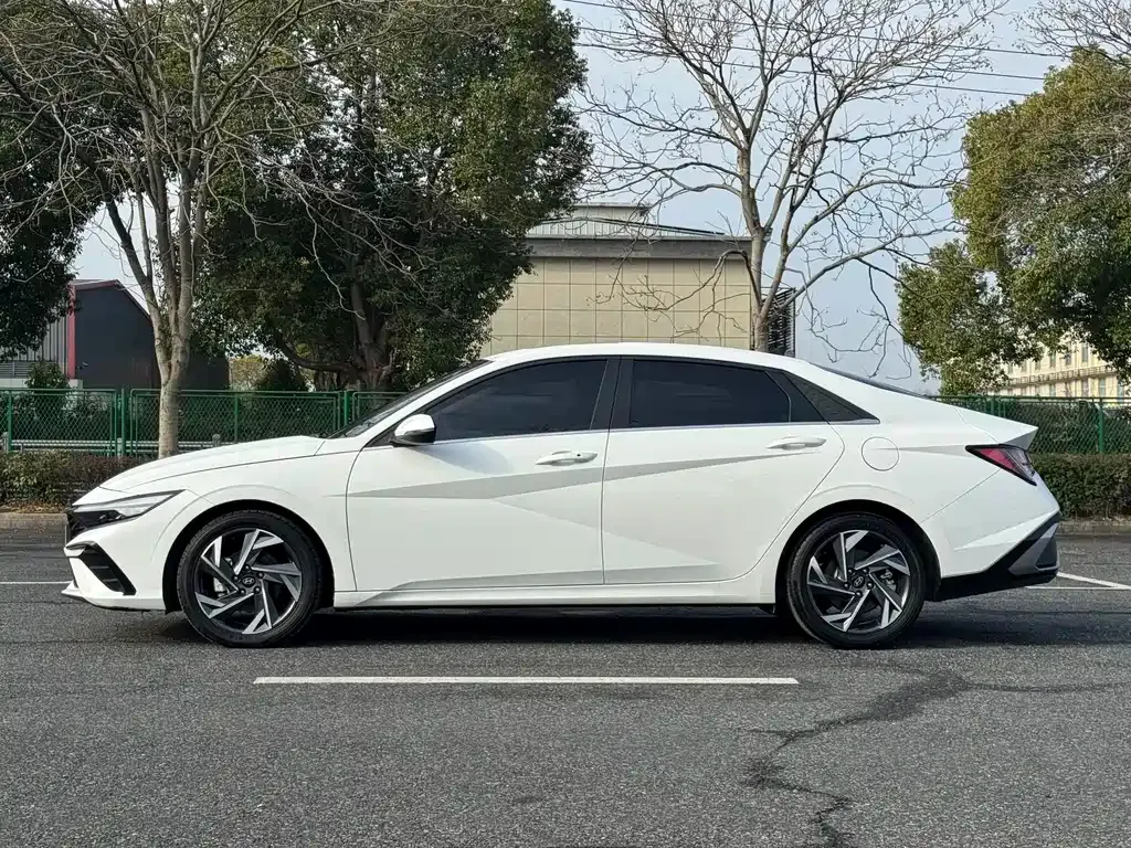 Hyundai Elantra — фото 8