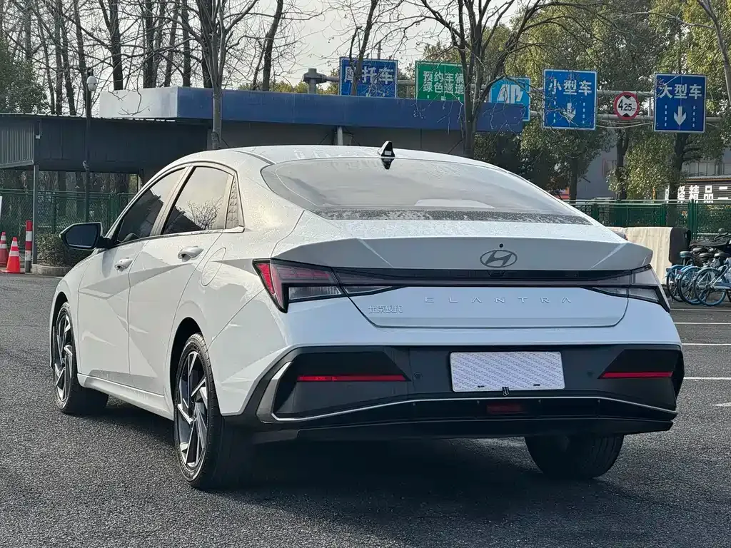 Hyundai Elantra — фото 9