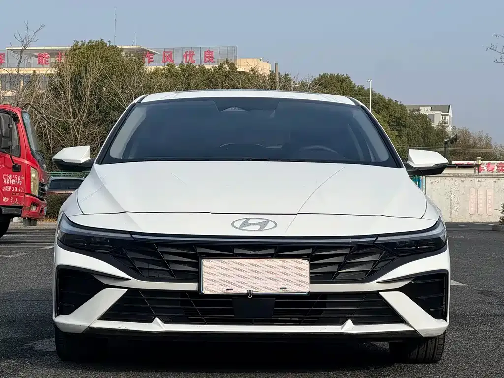 Hyundai Elantra — фото 6