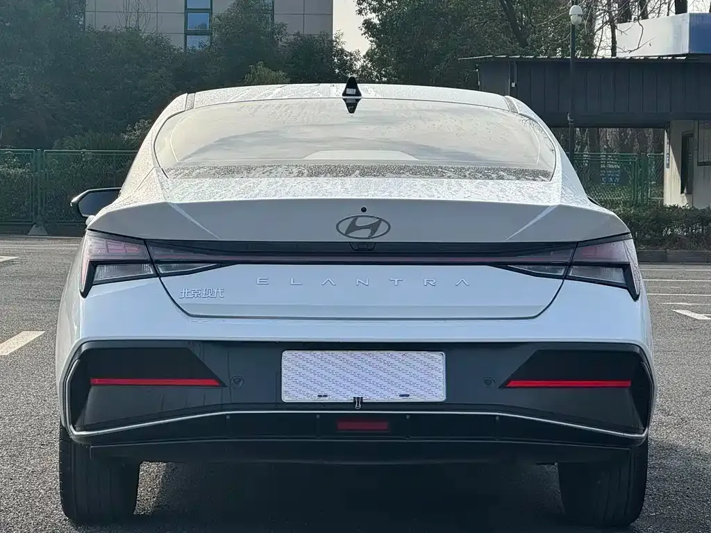 Hyundai Elantra — фото 7