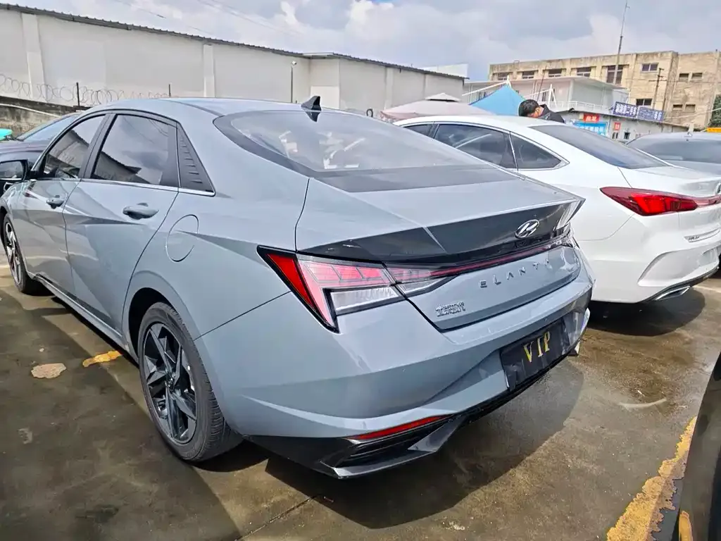 Hyundai Elantra — фото 3
