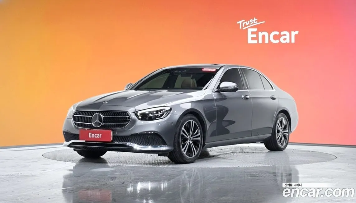 Mercedes-Benz E-Class — фото 1