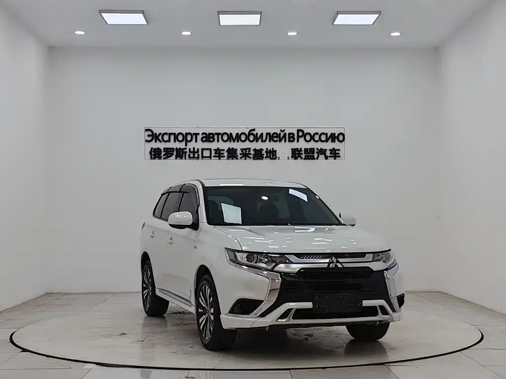 Mitsubishi Outlander — фото 8