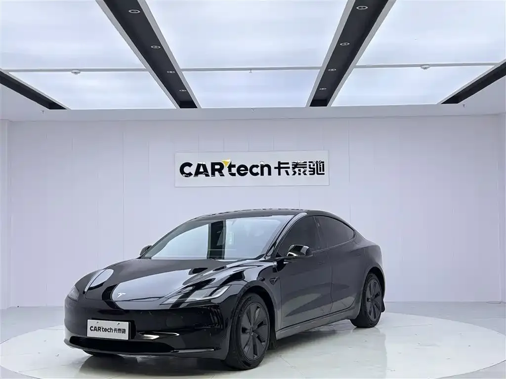 Tesla Model 3 — фото 1