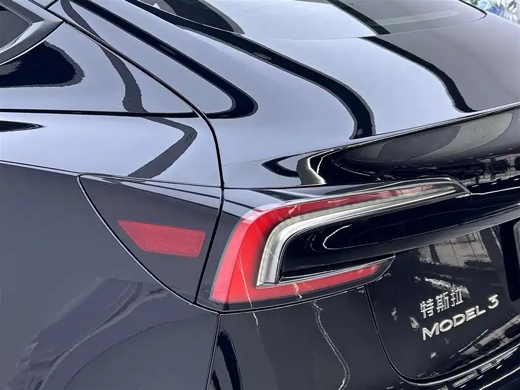 Tesla Model 3 — фото 10