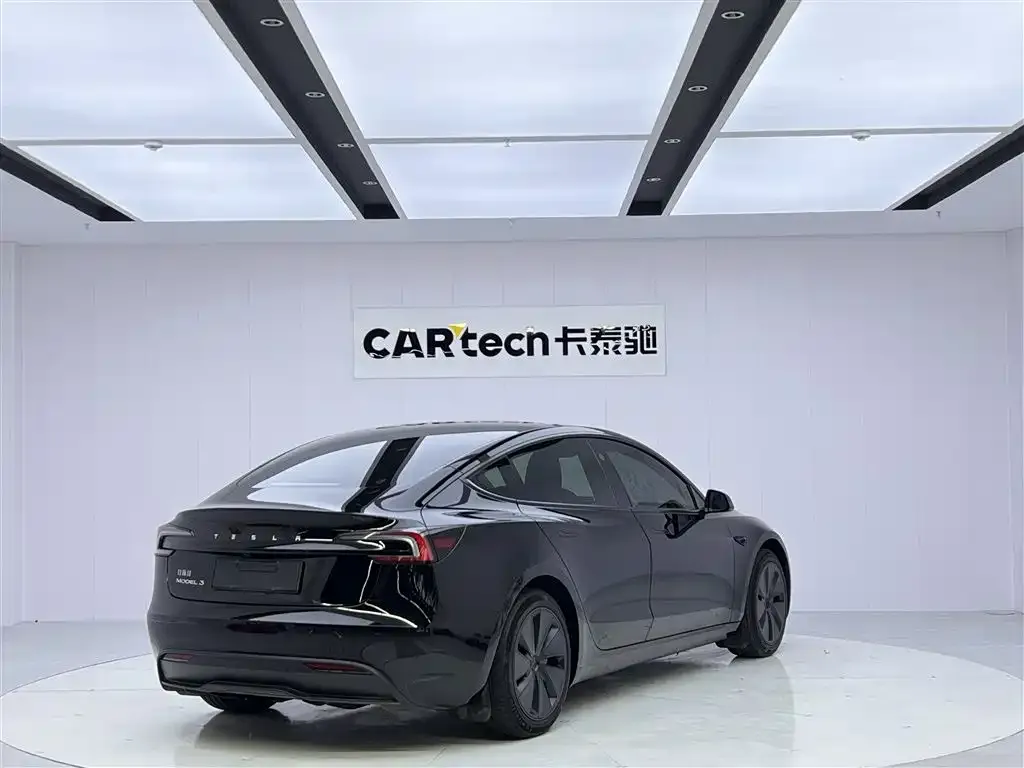 Tesla Model 3 — фото 2