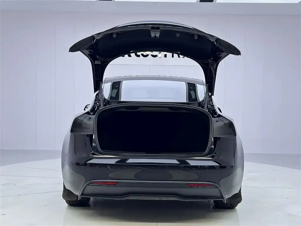 Tesla Model 3 — фото 7