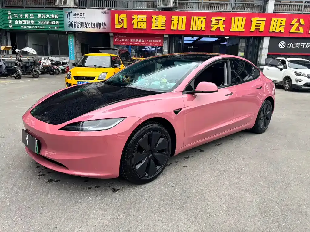 Tesla Model 3 — фото 1