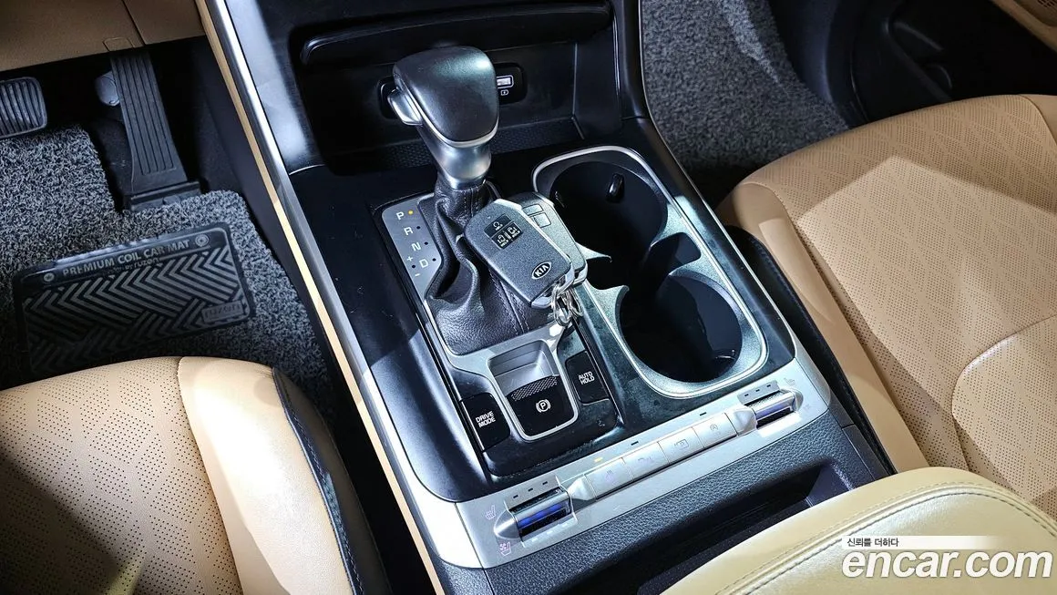 Kia Carnival — фото 10