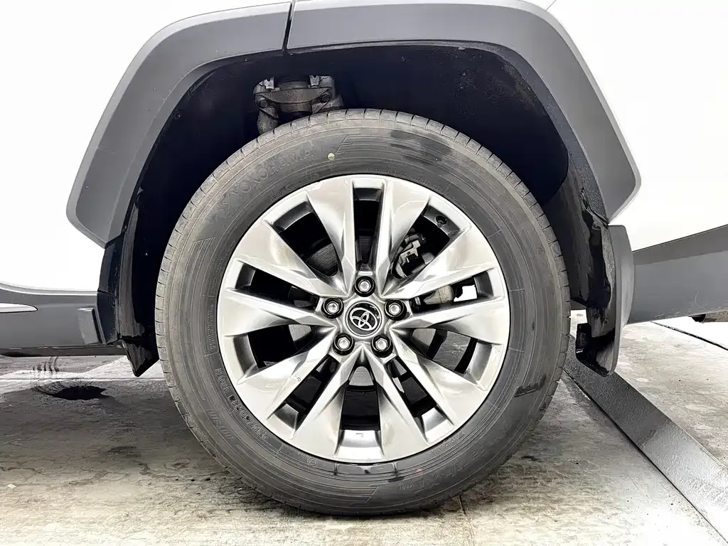 Toyota Wildlander 2023 из CN, фото 3