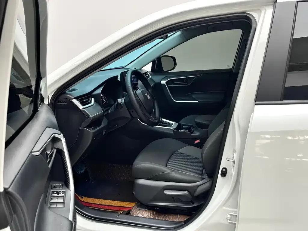 Toyota Wildlander 2023 из CN, фото 2