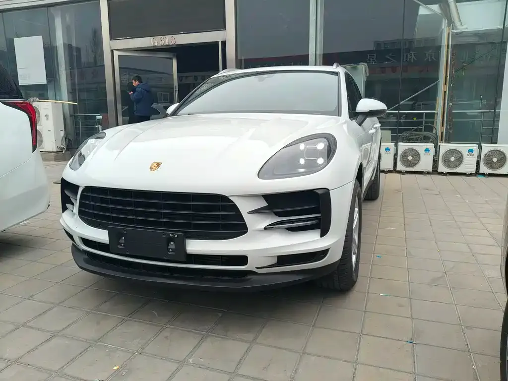 Porsche Macan — фото 1