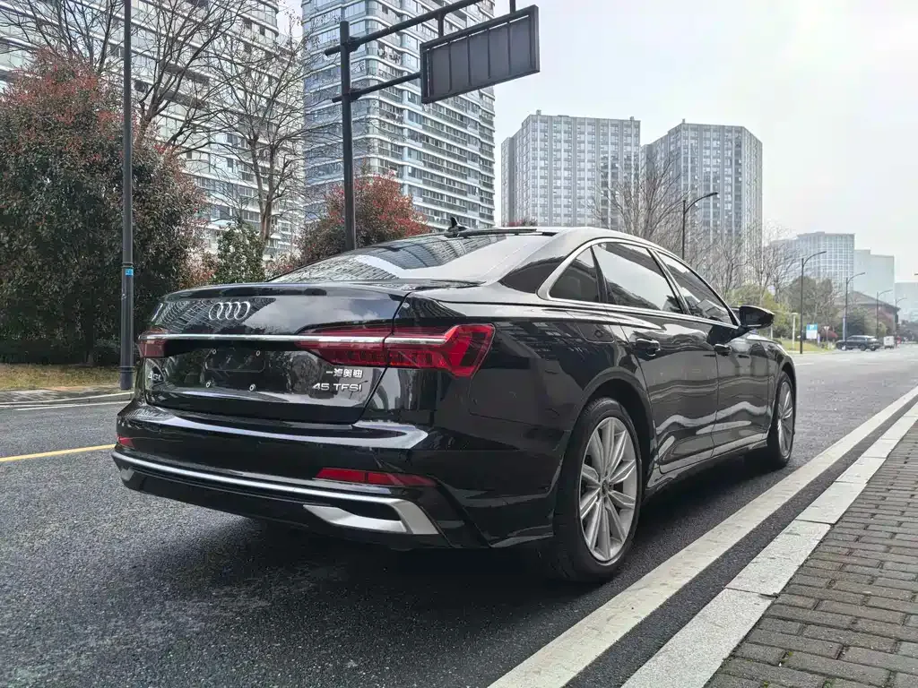 Audi A6L — фото 7