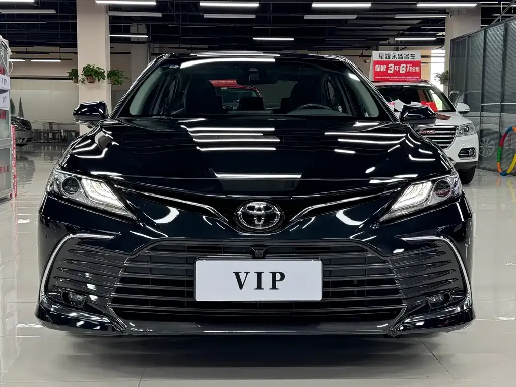 Toyota Camry — фото 2