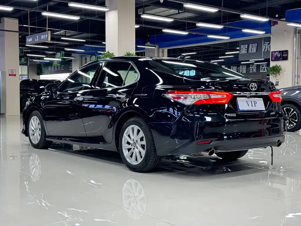 Toyota Camry — фото 8