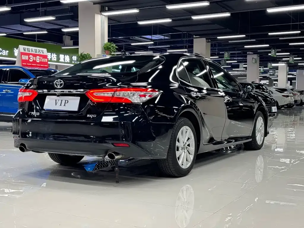 Toyota Camry — фото 6