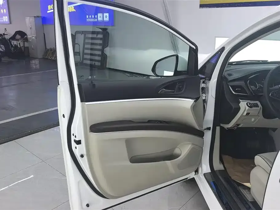 Buick GL8 2021 из CN, фото 4