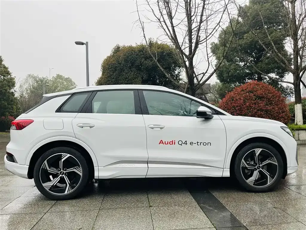 Audi Q4 e-tron — фото 5