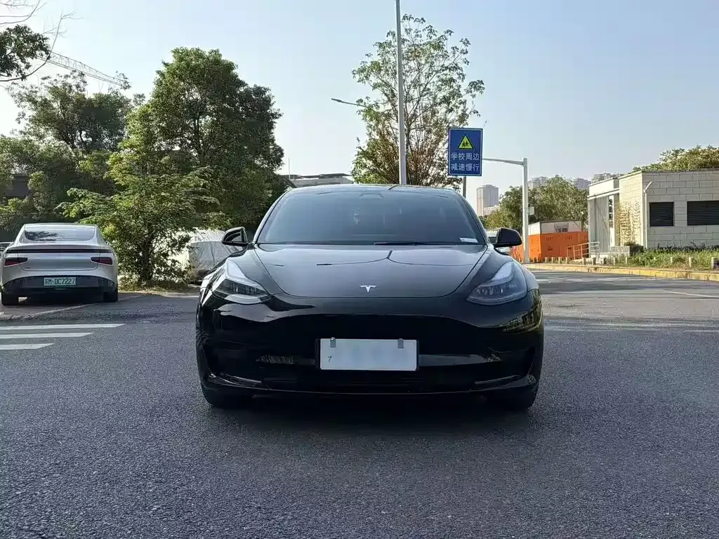 Tesla Model 3 — фото 8