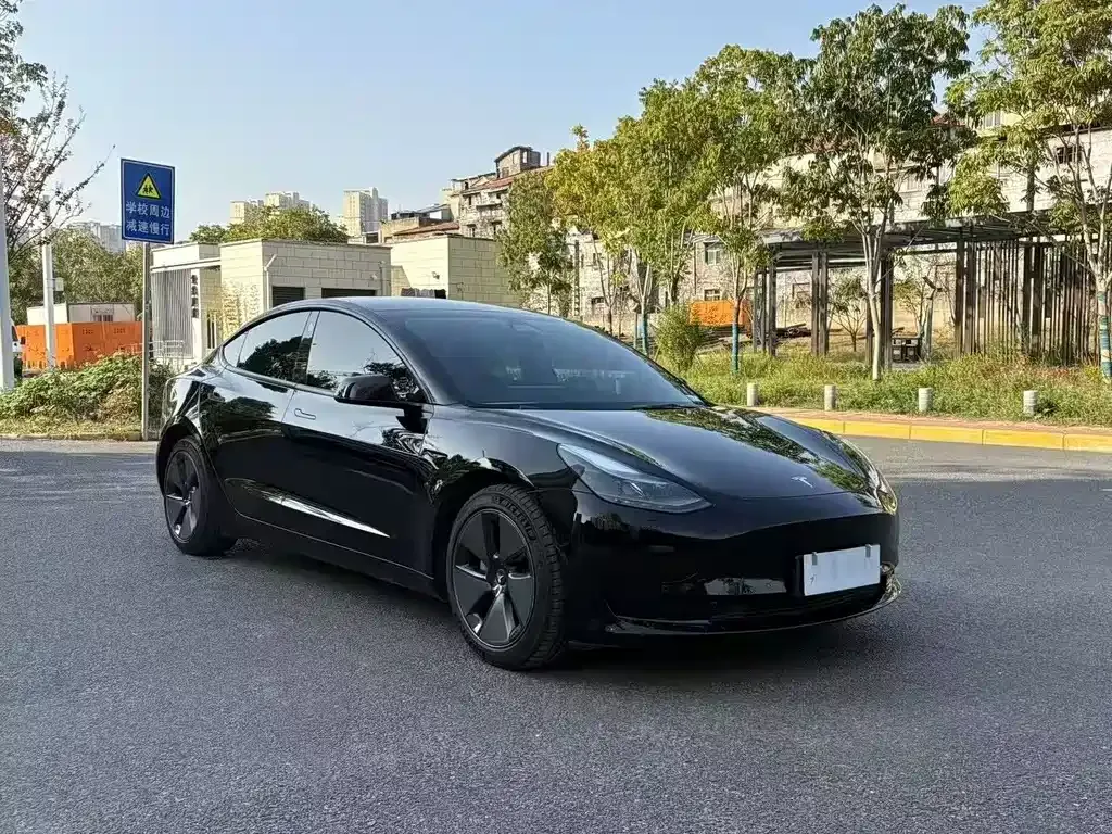Tesla Model 3 — фото 3